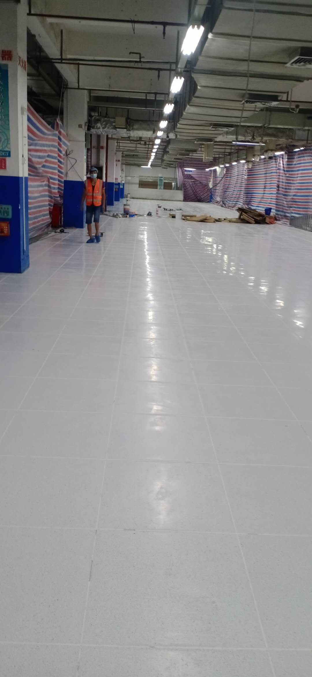 PVC防靜電（diàn）地板翻新（xīn）工程